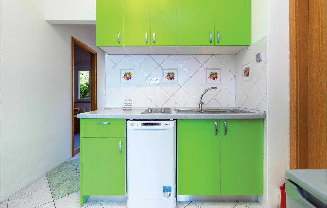 Apartment Beautiful Apartment In Crikvenica With Kitchen *