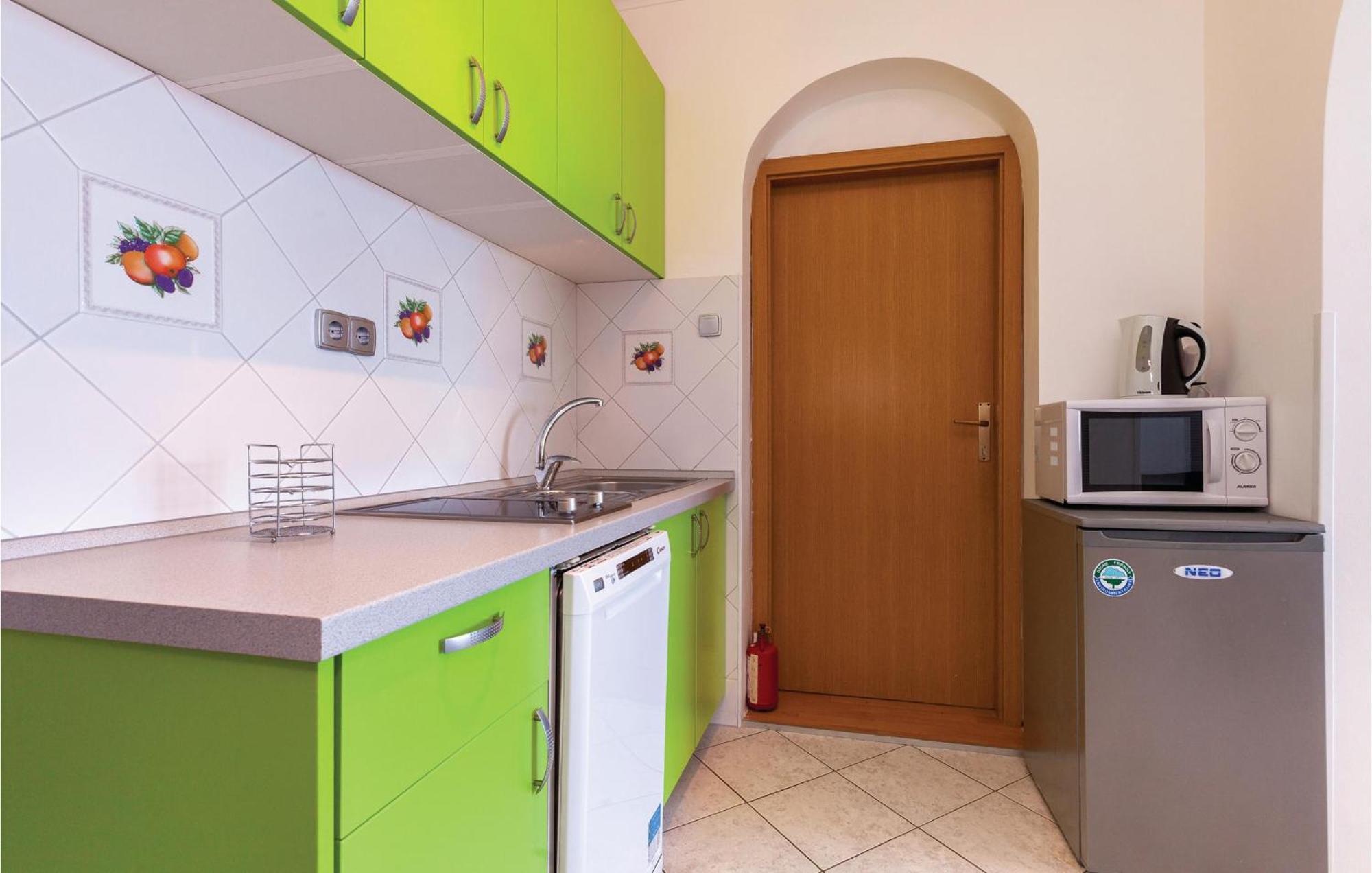 Apartment Beautiful Apartment In Crikvenica With Kitchen *