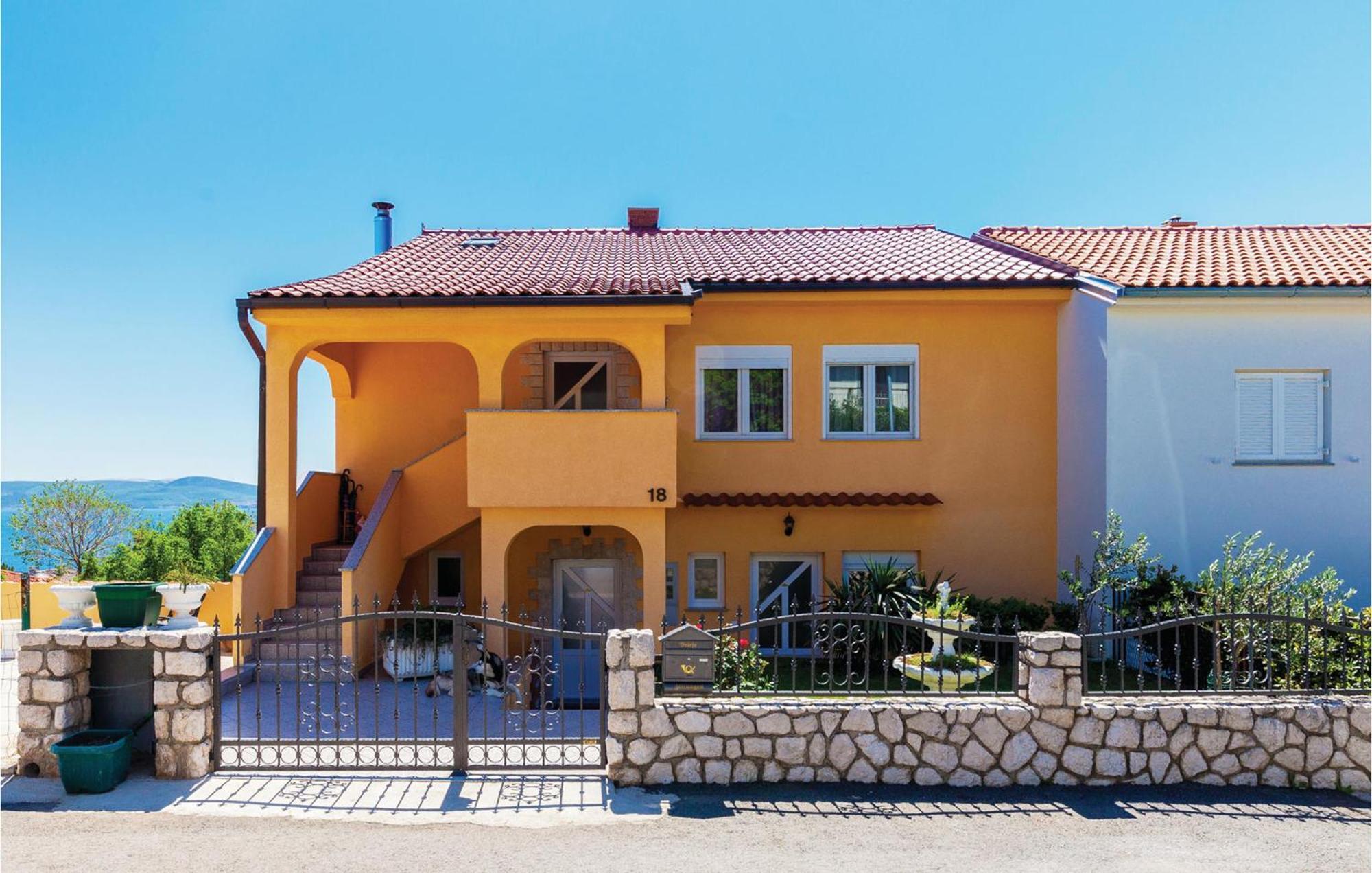 Apartment Beautiful Apartment In Crikvenica With Kitchen *