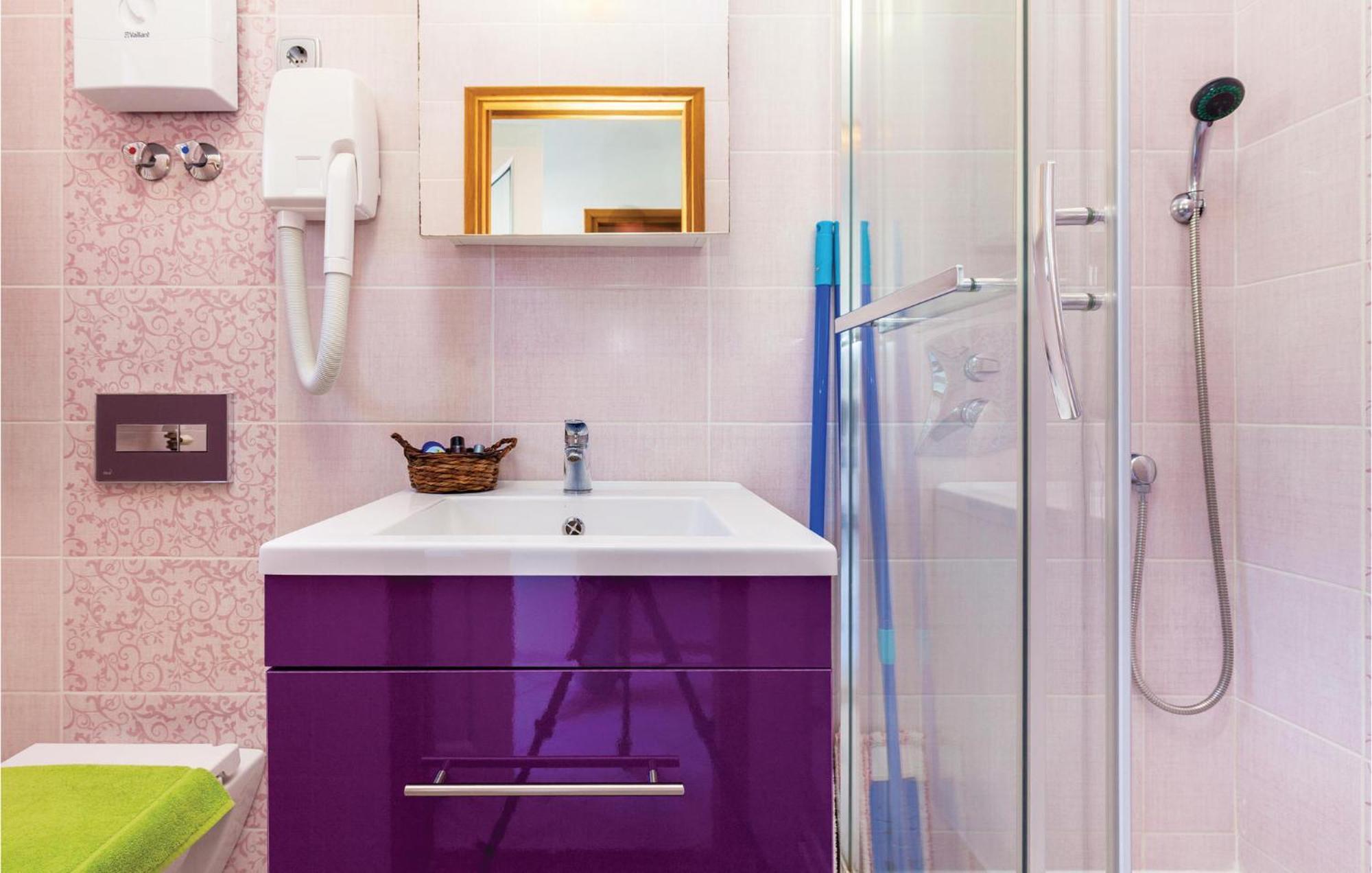Apartment Beautiful Apartment In Crikvenica With Kitchen *