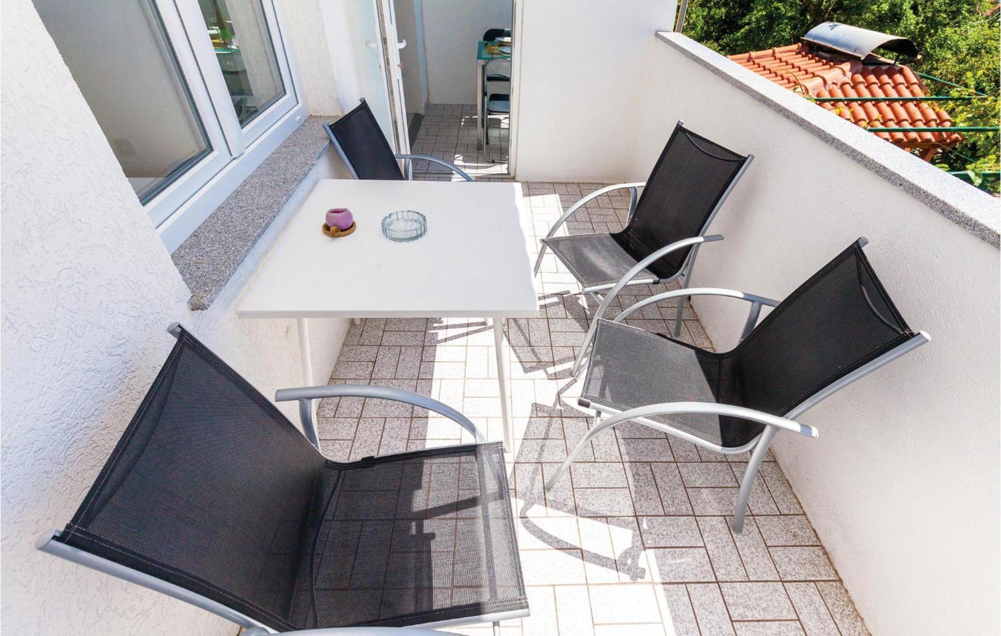 Apartma Beautiful Apartment In Crikvenica With Kitchen