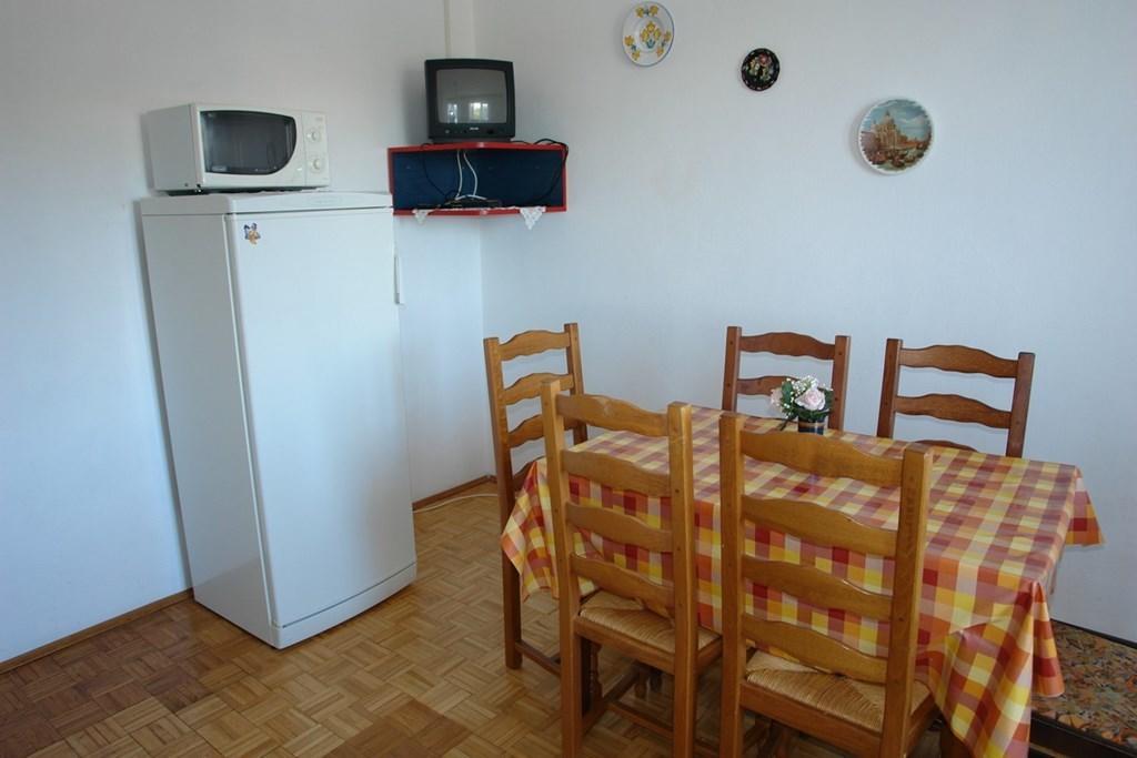 Beautiful Apartment In Crikvenica With Kitchen Apartment *